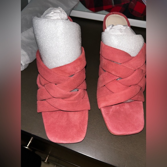 BNWT Signature Journee Collection Heels - Picture 2 of 4